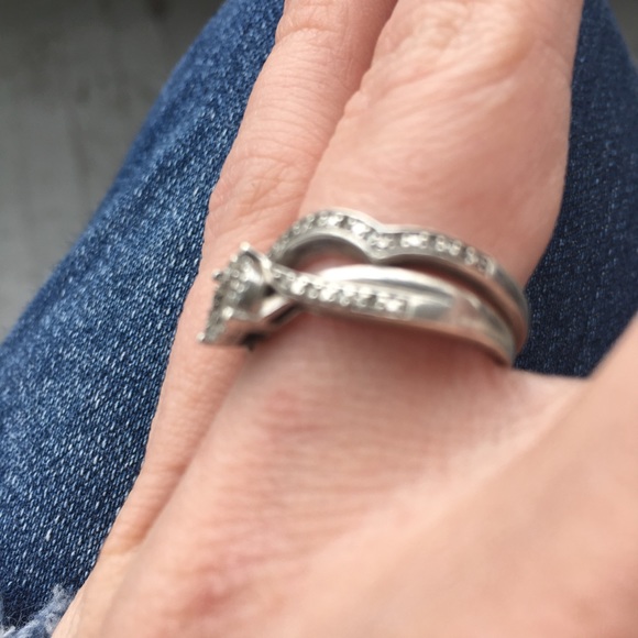 Engagement and wedding band - Picture 3 of 3